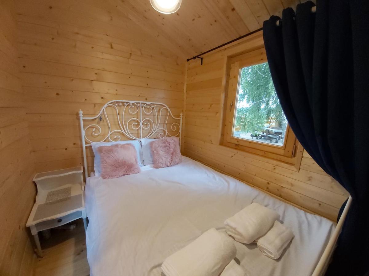 Drewniany Zakatek Z Sauna I Jacuzzi